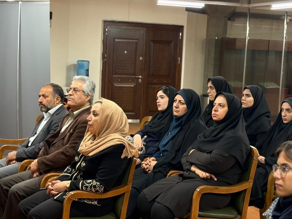 بازدید گروه کتابداری و اطلاع رسانی دانشکده پیراپزشکی از کتابخانه ملی و سازمان اسناد ایران 